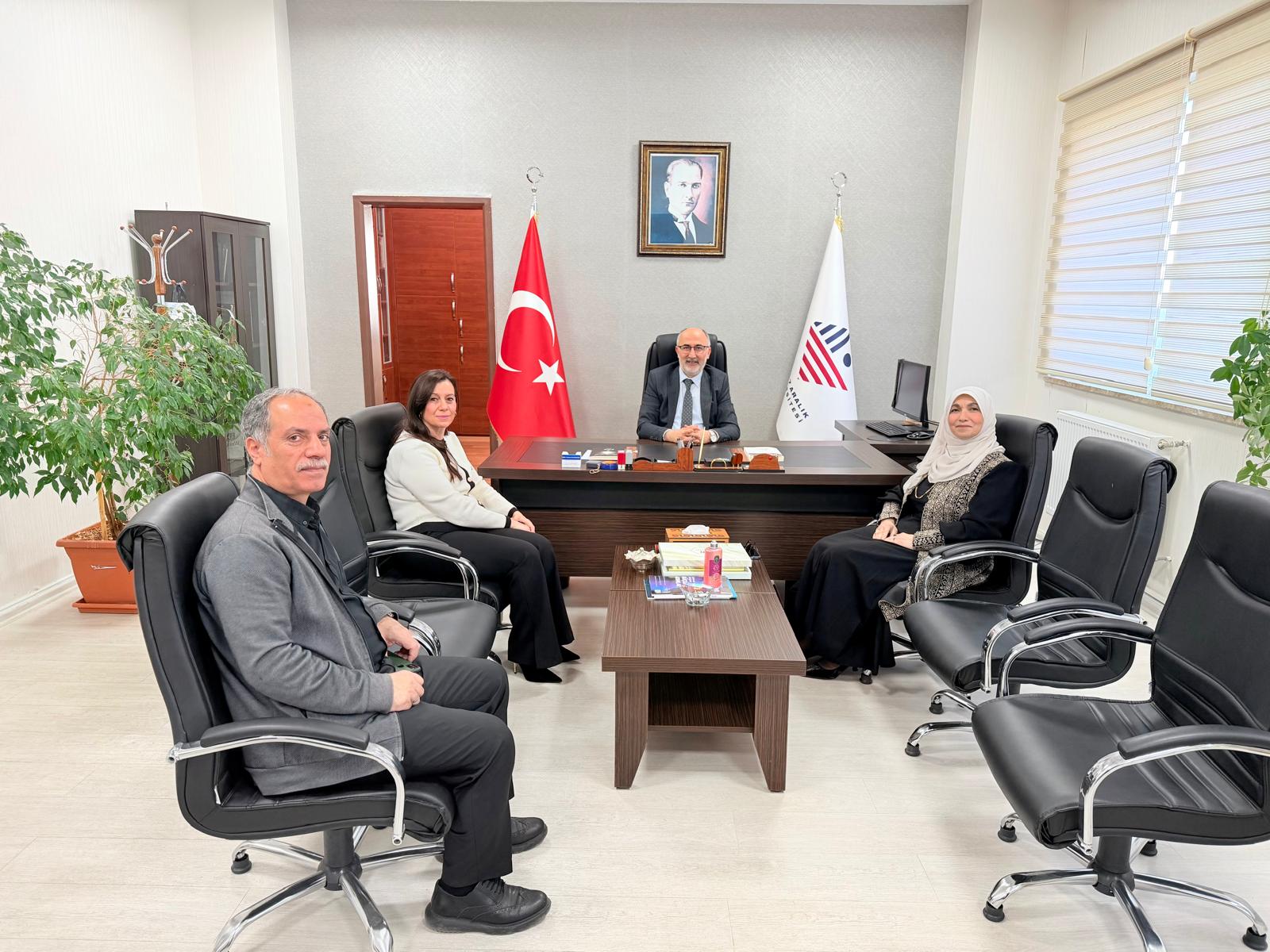 Ürdün Zeytune Üniversitesi Öğretim Elemanları Dekanlığımızı Ziyaret Etti